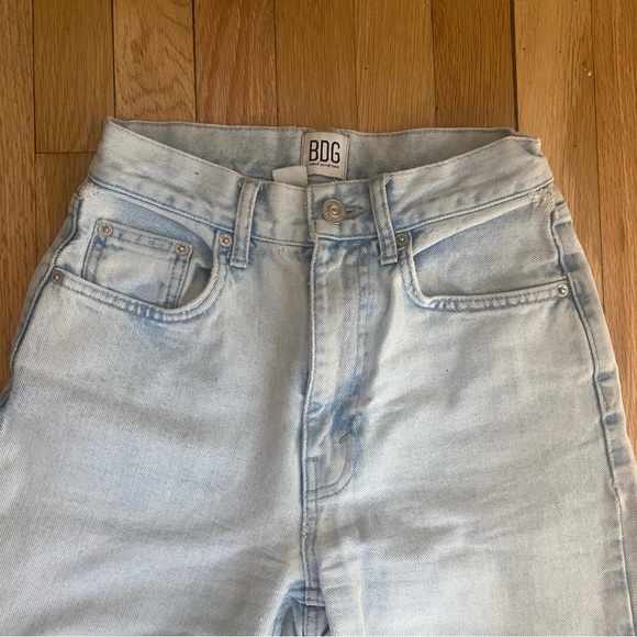 Urban Outfitters BDG Light Wash High Rise Baggy Jean - size 25 - Picture 2 of 5